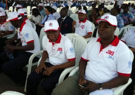 Une vue partielle des officiels présents le 1er décembre 2012 au stade de l’Amitié. Au 1er plan les docteurs Télesphore HOUANSOU et José BIEY de l’OMS/Bénin
