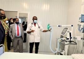 HE, the President of the Republic of Namibia, Dr Hage Geingob with the Minister of Health and Social Services at the Intensive Care Unit for the COVID-19 patients 