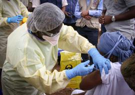 Ebola vaccination starts in Guinea to curb new outbreak