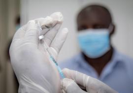 Soutenir les pays africains à déployer différents de vaccins anti-COVID-19