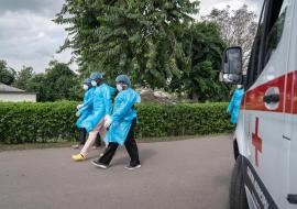 Technical Officers of WHO and the Ghana Health Service moving to the Communicable Diseases Unit at the Apinto Government hospital