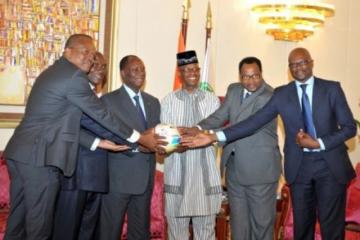 Le Gouverneur Ivoirien et le SNU en compagnie du conseiller du Directeur Exécutif unis dans l'action pour le lute contre le SIDA