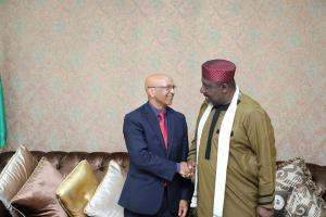 Governor Okorocha (right) receiving Dr Alemu (left) to Imo Government House