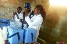 A vaccination team prepares vaccines for administration in Huambo WHO/M Marrengula
