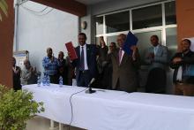 Minister and WR Signing document during vehicle handover ceremony 3