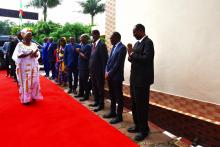 Arrivée de la Première Dame accueilli par les hautes personnalités dont le Représentant de l'OMS