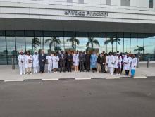 Picture of delegation and hospital staff