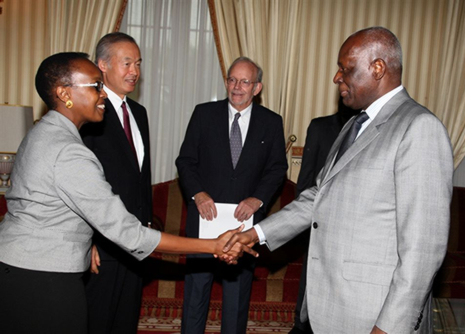 0013 Angola Head of State greeting WHO Assistant RD for Africa Immunization campaign.jpg 