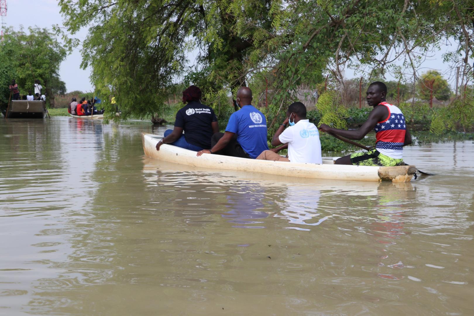 In flooded areas in South Sudan, WHO personnel use canoes to provide much-needed healthcare services. 