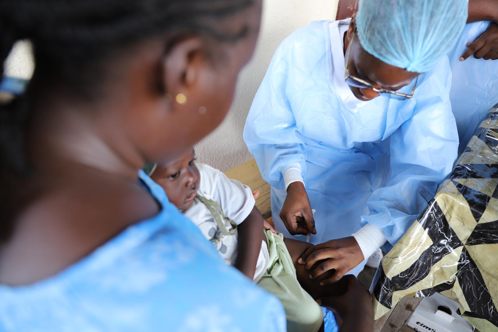 Séance de vaccination de la dose VPI2 dans le centre de santé intégré de Kibouendé à Mfilou