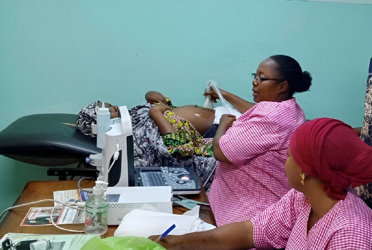 L’échographie par les sage-femmes renforce l’accès aux soins maternels au Burkina Faso