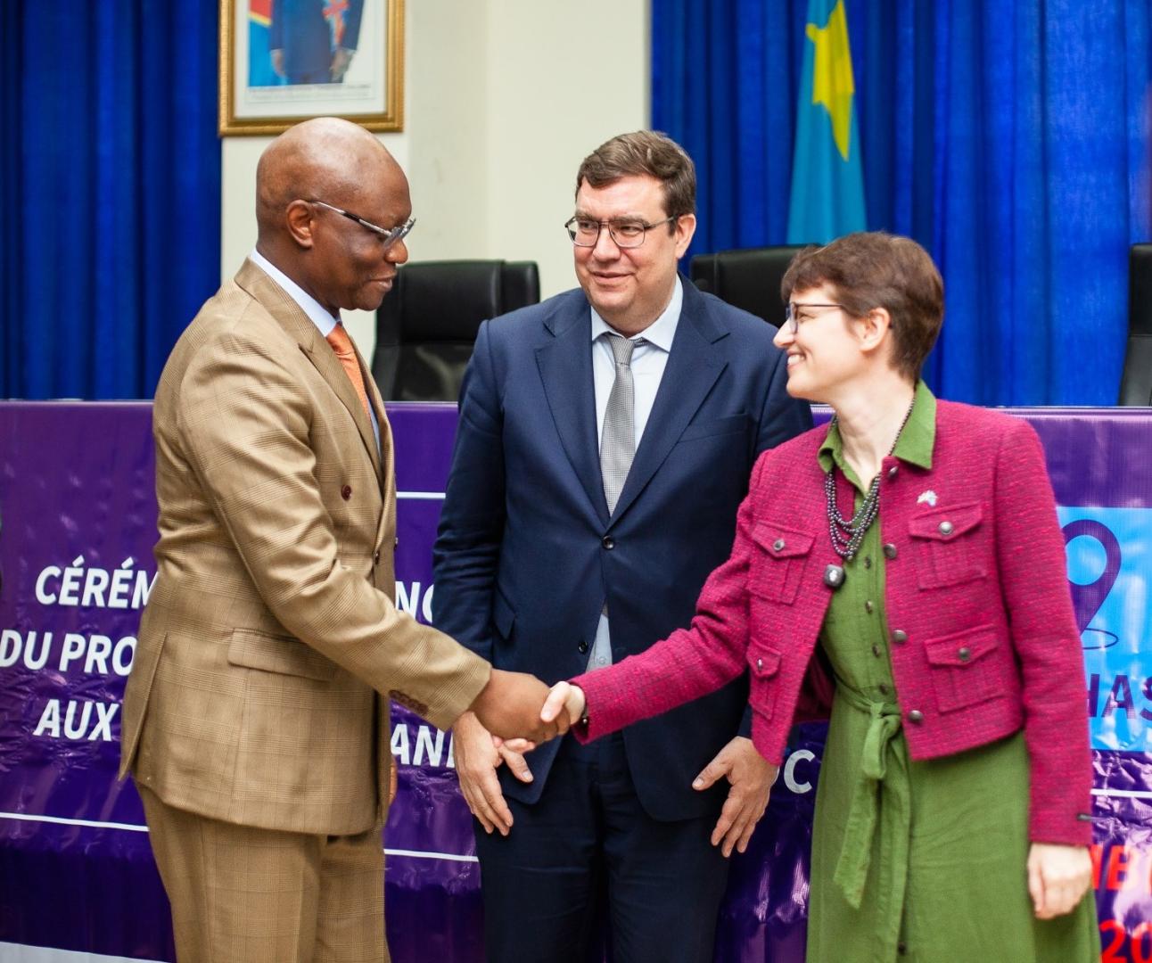 RDC : Aux côtés de l’OMS, le Royaume-Uni réaffirme son engagement pour renforcer la résilience du système de santé face aux urgences sanitaires
