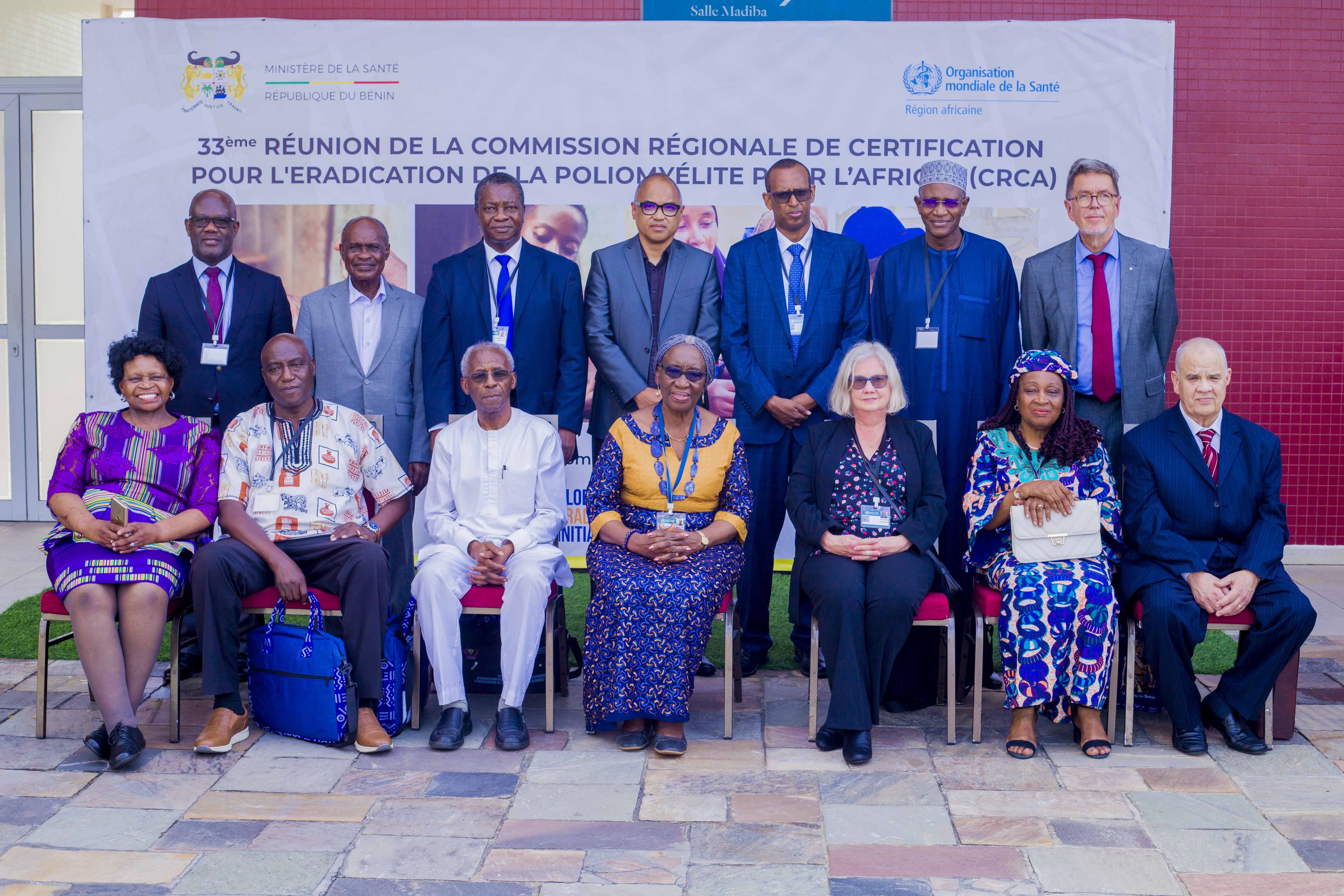 Photo de groupe des membres de la Commission Africaine de Certification de la Poliomyélite