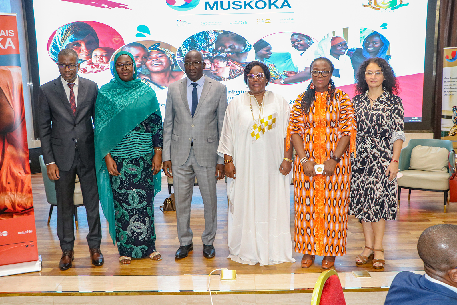 Le directeur de cabinet du Ministre de la Santé, de l'Hygiène Publique et de la CMU, avec les représentants des 4 agences (OMS, ONU Femmes, UNFPA et UNICEF)