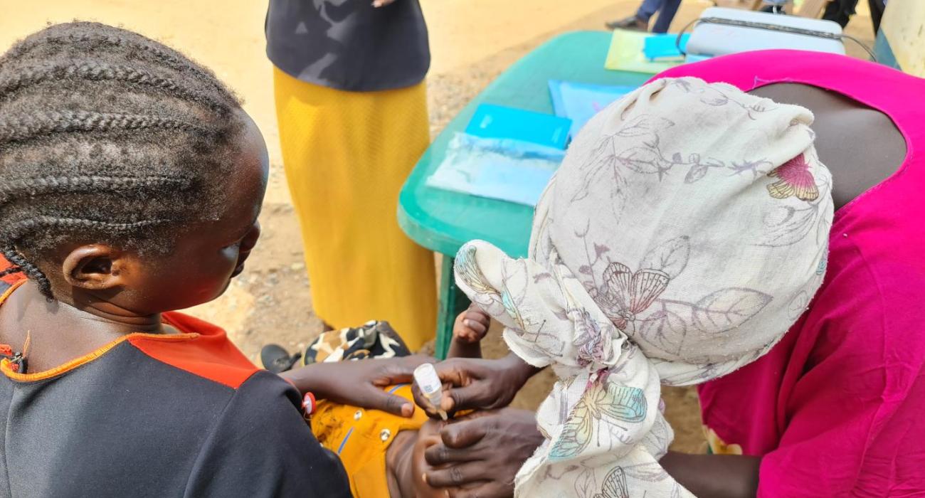 A health worker administers a polio vaccine to a child in Juba 