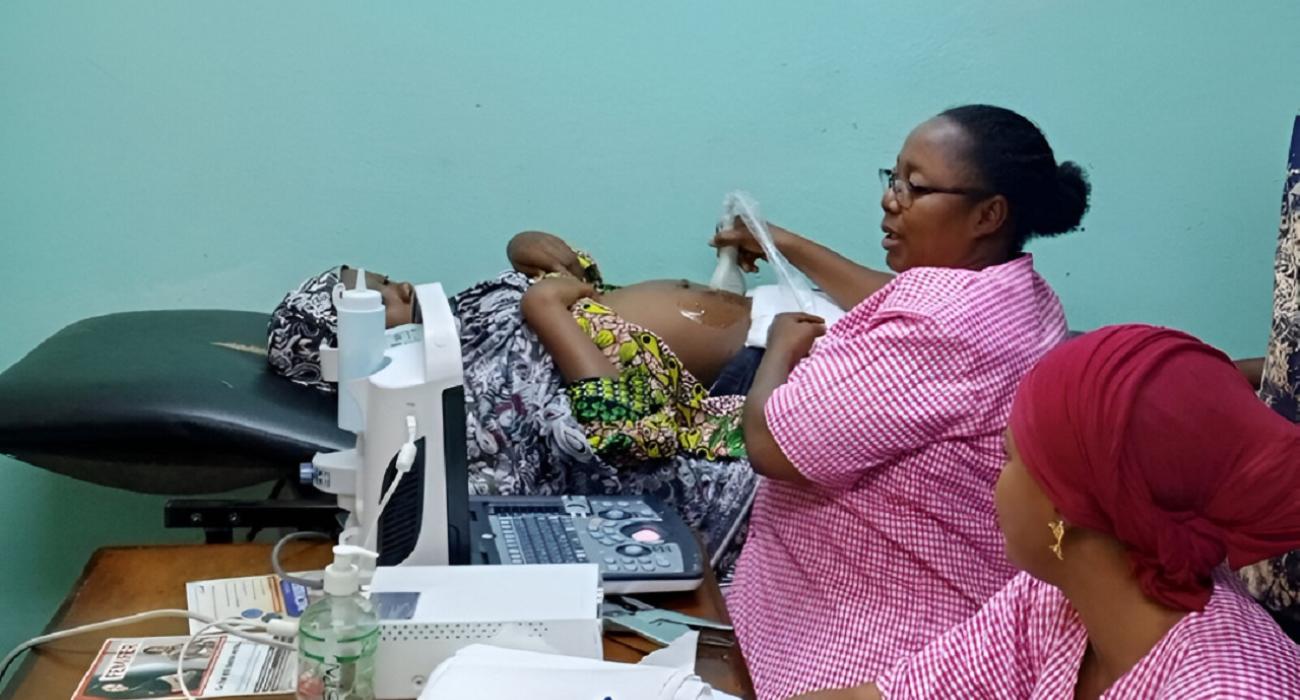 L’échographie par les sage-femmes renforce l’accès aux soins maternels au Burkina Faso