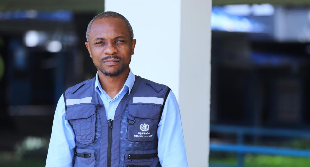 Clin d’œil à nos équipes : Rencontrez Gaël Kaniki, Assistant en charge du budget au bureau de l’OMS en RDC 