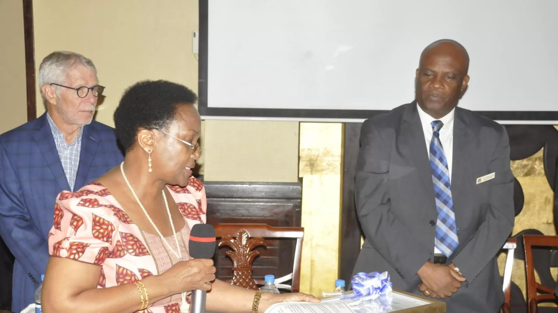 On behalf of the WR, Dr. Ritha Njau handing over the Award to the Chief Medical Officer, Prof. Mohammed Bakari Kambi
