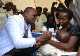 WHO Representative Dr. Delanyo Dovlo delivers immunization to child under 2 Sheila Mburu/WHO/2014