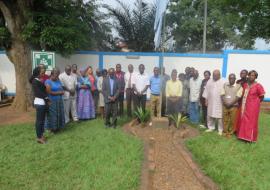 le staff OMS Bangui observant une minute de silence en mémoire de Mr. Glenn Thomas
