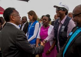La Représentante de l’OMS salue le Président de la République à son arrivée à Tsihombe