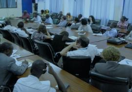 Vue des participants lors de la réunion conjointe des partenaires et bailleurs des secteurs Santé et WASH, salle de réunion de l’OMS (Kinshasa).