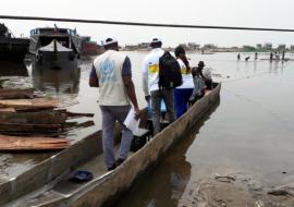 L’équipe conjointe de supervision OMS et Bureau de zone de santé de Kingabwa en partance pour la supervision vers les îlots sur le fleuve Congo.