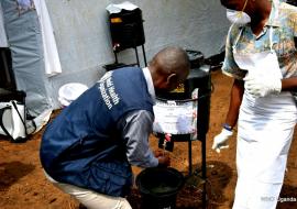 WHO official demonstrates proper hand-washing at Kasango Cholera treatment center in Kyangwali refugee camp 