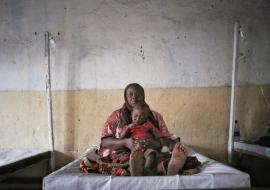 Benediction, suffering from Cholera, & his mother (GOMA), Photo: WHO/Savage S.
