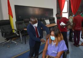 A Organização Mundial da Saúde, apoia o Governo da Guiné-Bissau, na campanha nacional de vacinação contra a COVID-19. 