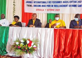 Le Gouvernement et l’OMS s’unissent pour un mieux-être des personnes âgées au Burundi.