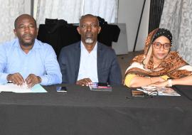 Le Directeur général de la santé à gauche, le DG Adjoint de l'ANAMEV et Dr Sainda Mohamed qui représente la représentante de l'OMS