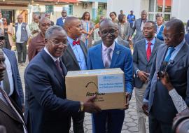 L'OMS fait don de fournitures et d'équipements médicaux pour soutenir les services de santé au Congo