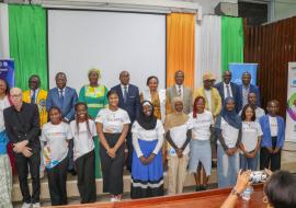 Photo de famille avec les officiels