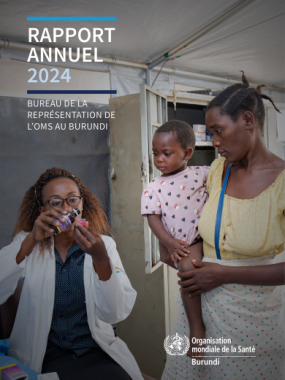 Une infrmière administre un médicament à un enfant à la clinique mobile de Mubimbi, OMS/Triffin Ntore