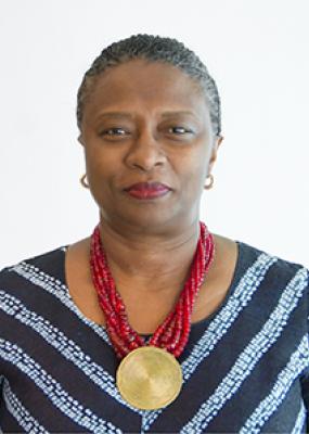 Dr Magda Robalo