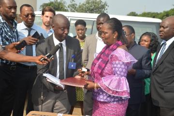 WHO Country Rep Liberia handing over transfer certificates and keys to the Minister of Health 