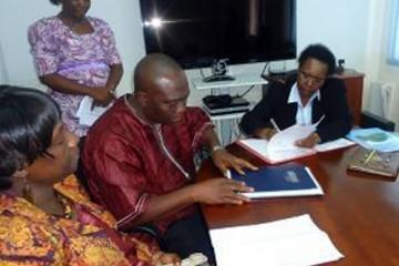  Dr Gakuruh and Dr Jambai signing a Memorandum.