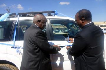 The WHO Representative, Dr. Olusegun Babaniyi right handing over the Toyota Landcruiser Prado to the Vice Chancellor at LAMU, Professor Lupando Munkonge