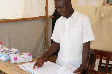 Mohamed Sesay, laboratory technician at Kenema Government Hospital, Sierra Leone WHO/S. Gborie