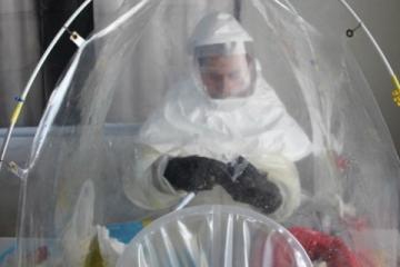 “The first thing we do with a blood sample is inactivate the Ebola virus, making the virus non-infectious and safer for testing”, says US Navy Lieutenant Jose Garcia. As the blood sample might be contagious, this process happens in a very protective environment by using a portable biological safety hood to avoid any direct contact. WHO/P. Desloovere