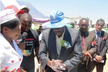 Honorable Minister of Health and Child Care Dr David Parirenyatwa demonstrating the 10 steps of proper handwashing