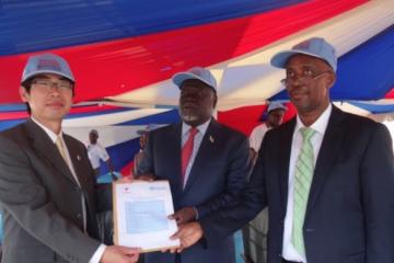 The Minister for Health, Dr. Riek Gai Kok receives the list the first batch of items from the Japanese Ambassador to South Sudan, H.E. Mr. Masahiko Kiya and the WHO Representative to South Sudan Dr Abdulmumini Usman. Photo: WHO.