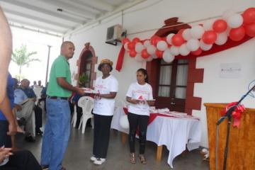 Dr. Atsyor awards one of the regular blood donors