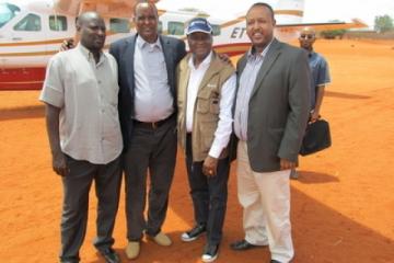 High-level officials of Dolo Zonal Administration with WHO Representative to Ethiopia and Deputy Head of Somali Regional Health Bureau in Warder, 15 April 2014.