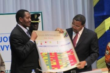 His Excellency, Dr. Jakaya Mrisho Kikwete, President of the United Republic of Tanzania launching the RMNCH Scorecard.