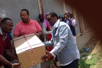 WHO handed over a Diarrheal Disease Kit (DDK) to the Sitti zone health bureau.