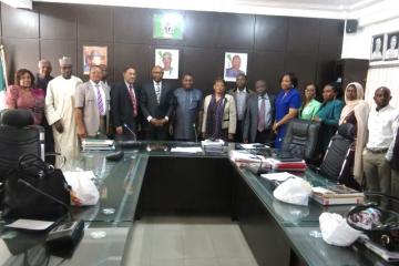 Group picture with Minister of Health (middle)