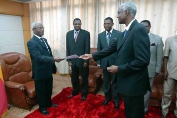 Me Max AWOUKE, Ministre des Affaires Etrangères reçoit les lettres de cabinet du Dr Youssouf GAMATIE, Représentant de l’OMS au Bénin