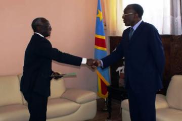 Acceuil du Dr Joseph Cabore, nouveau Représentant de l’OMS en RDC par le Ministre des Affaires Etrangères de la RDC, M. Raymond Tshibanda
